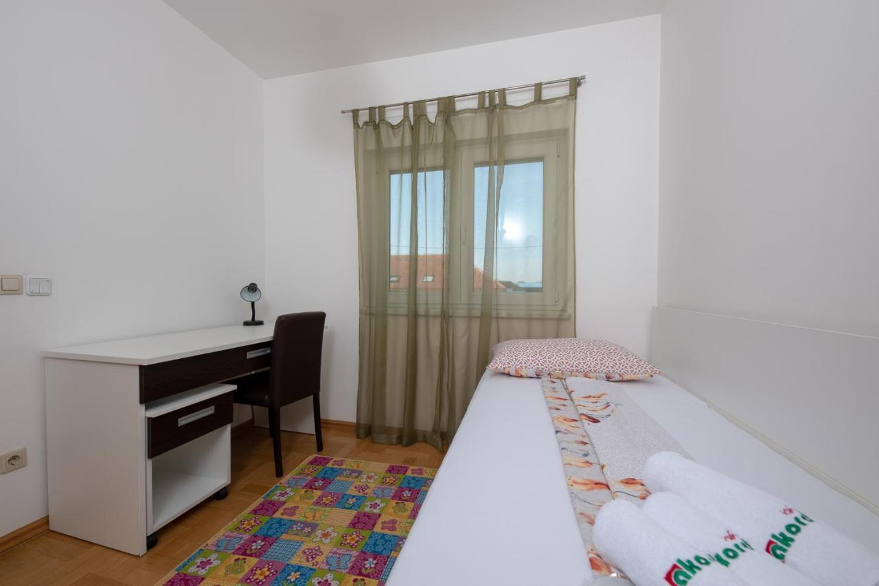 Apartmani Spoljar Zupanja Εξωτερικό φωτογραφία