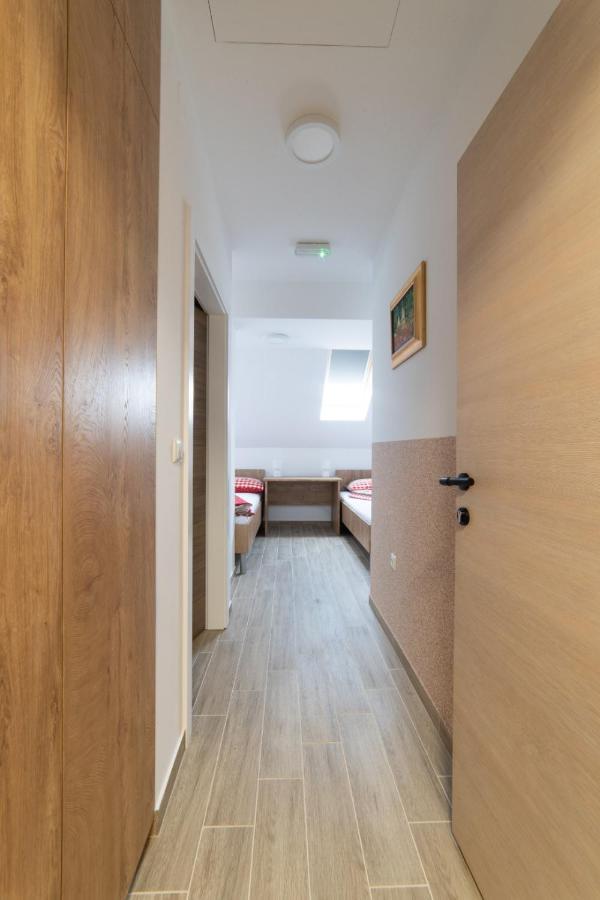 Apartmani Spoljar Zupanja Εξωτερικό φωτογραφία
